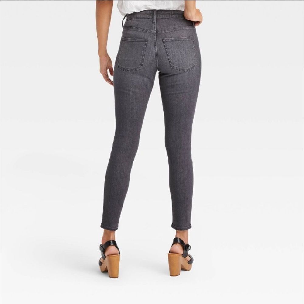 Universal Thread High Rise Skinny Jeans Grey Denim Women’s 8R/29